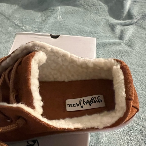 NWOT GypsyJazz Sneakers - Picture 2 of 3